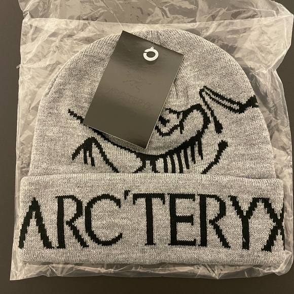 COPY - Arc’teryx bird word toque - Picture 1 of 2